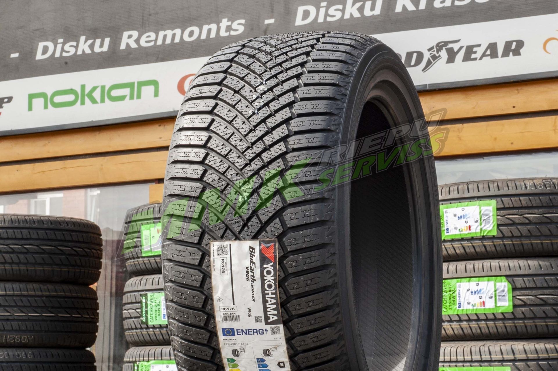 Yokohama BluEarth*Winter V906 195/50 R16
