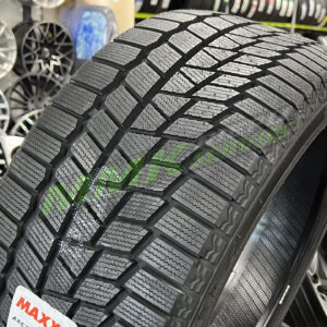 Maxxis Arctic Trekker SP-02 215/55 R16