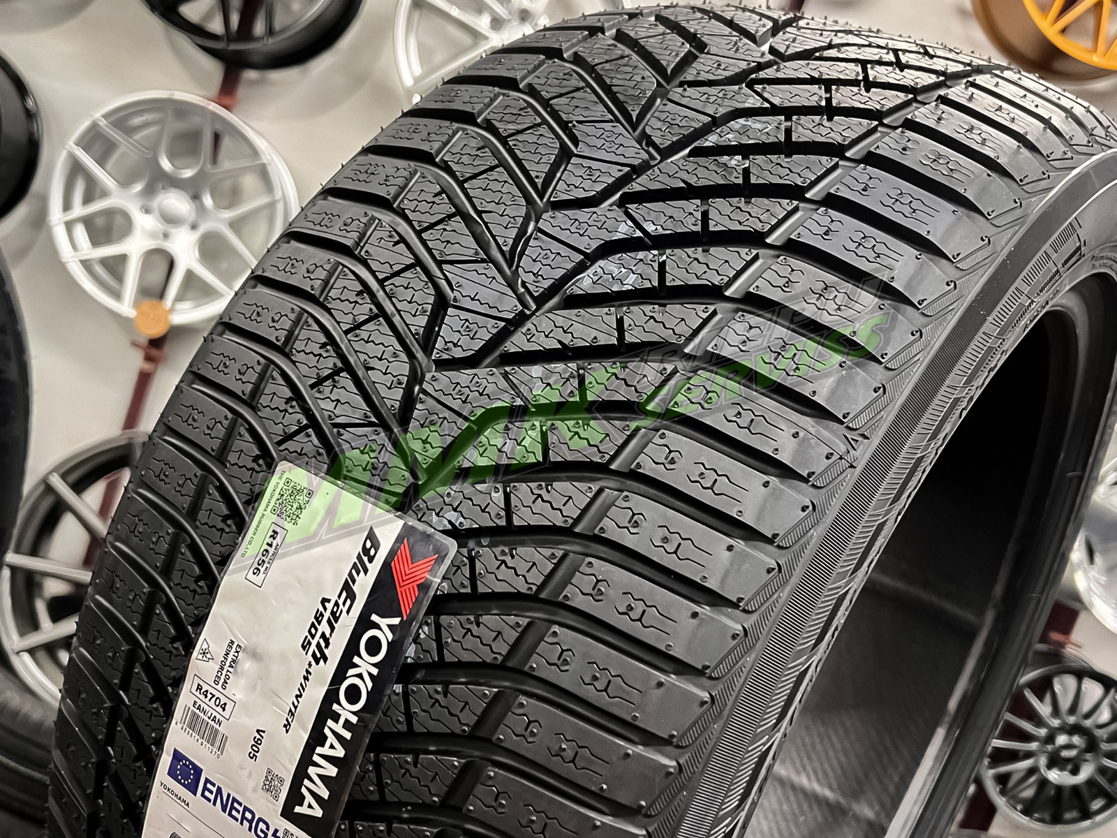215/40R18 Yokohama BluEarth*Winter V905 89V XL RPB - Vissezonas riepas / Ziemas riepas