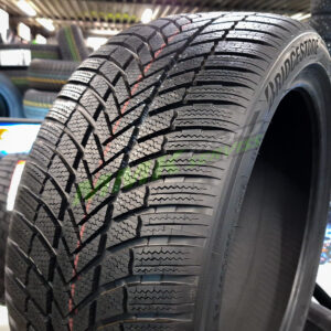 Bridgestone Blizzak LM005 275/30 R20