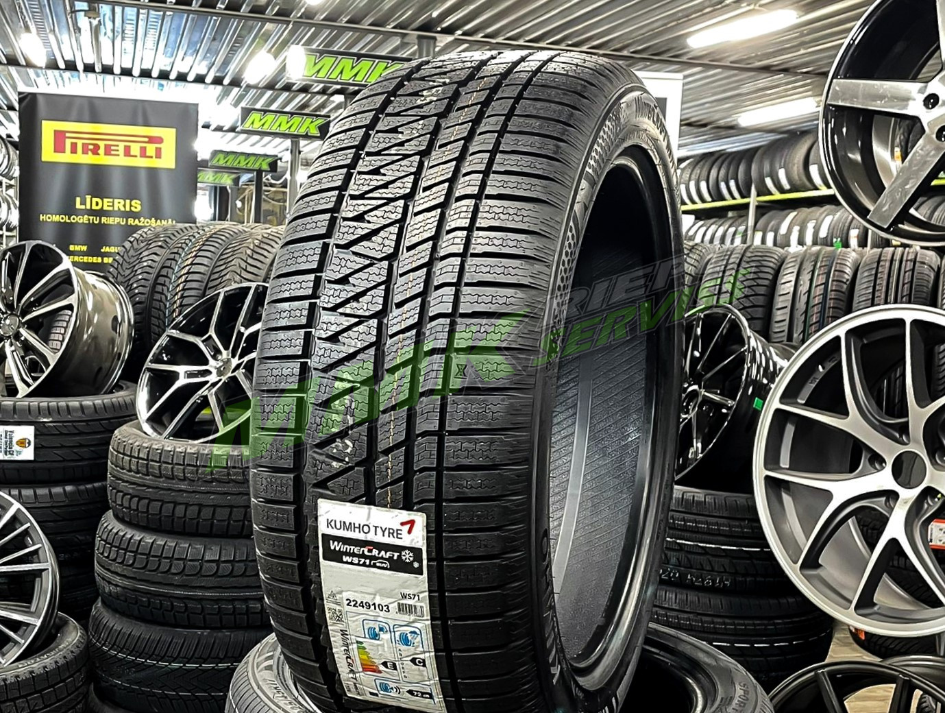 Kumho WinterCraft WS71 235/50 R19
